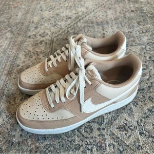 Nike Men’s Low-Top Sneakers in Cream and Tan
